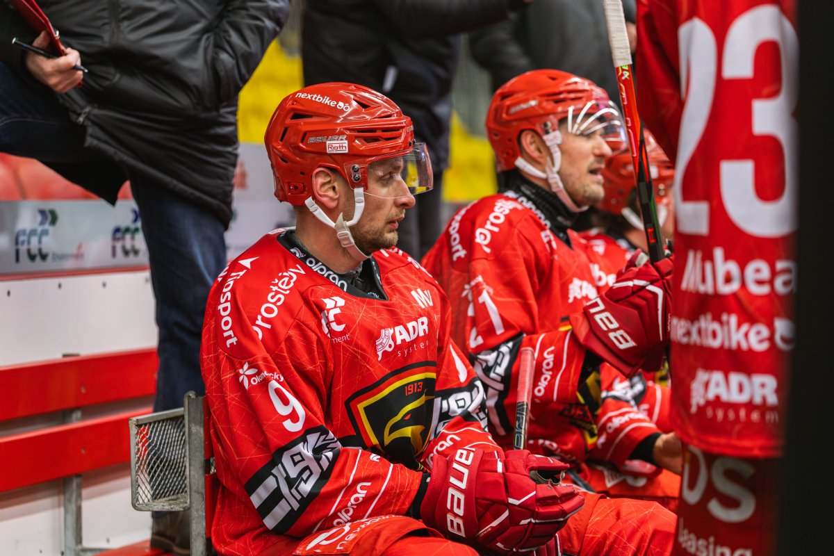 Jestřábi otočili zápas ve Velkém Meziříčí a odvážejí těsnou výhru 3:2