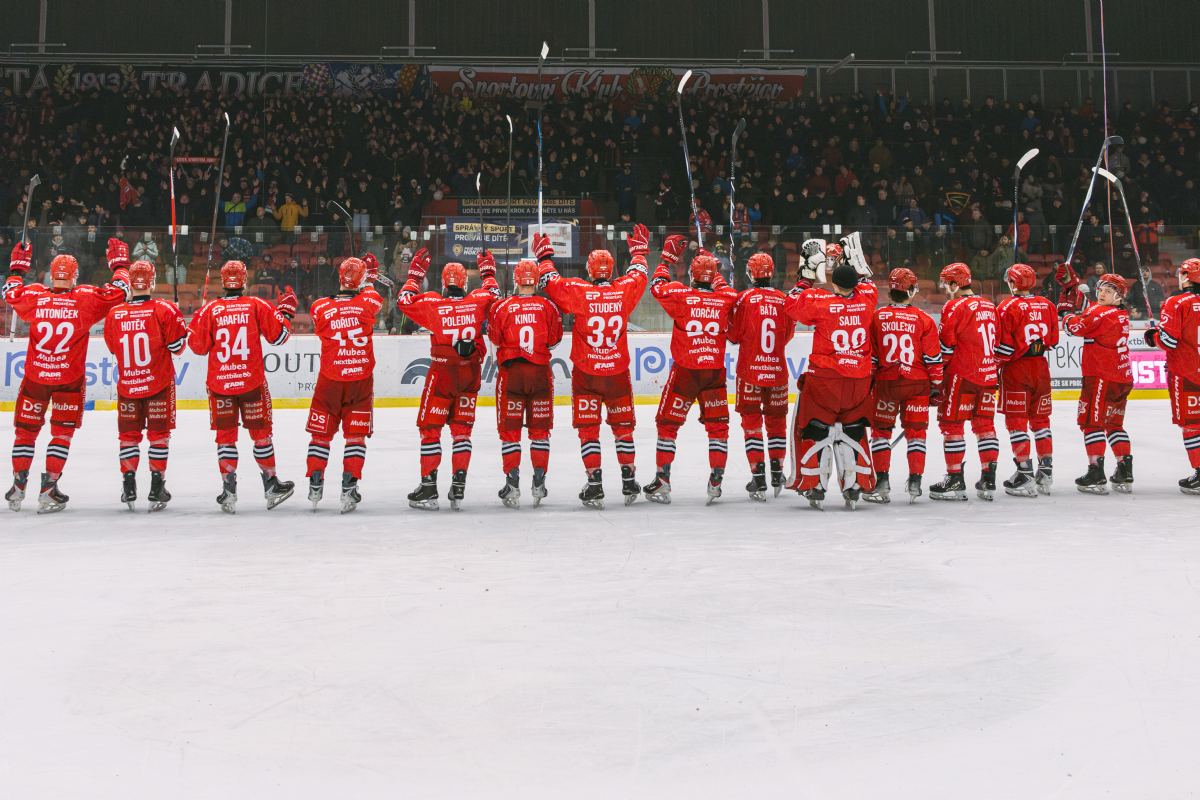 Jest��bi zvl�dli �l�gr kola. Po v�h�e nad Hav��ovem jdou do �ela tabulky