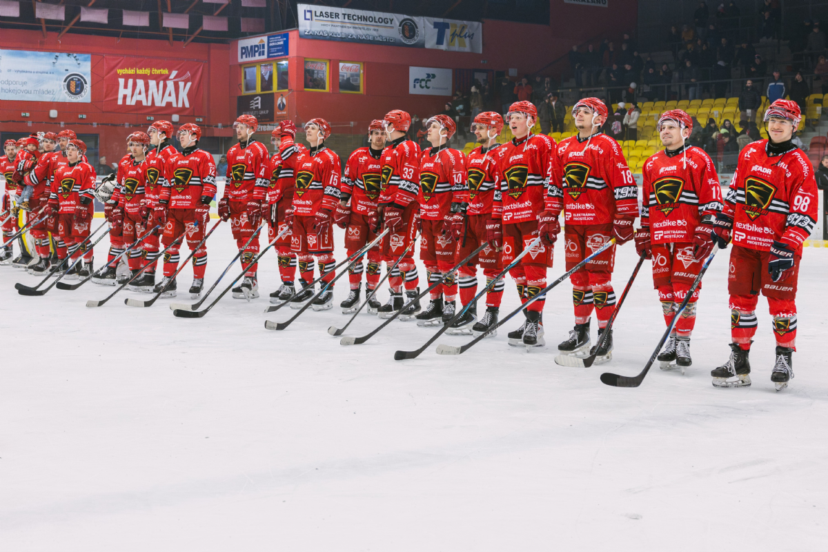 Jest��bi p�iv�taj� na dom�c�m led� Znojmo. �ek� je t�k� zkou�ka proti Orl�m