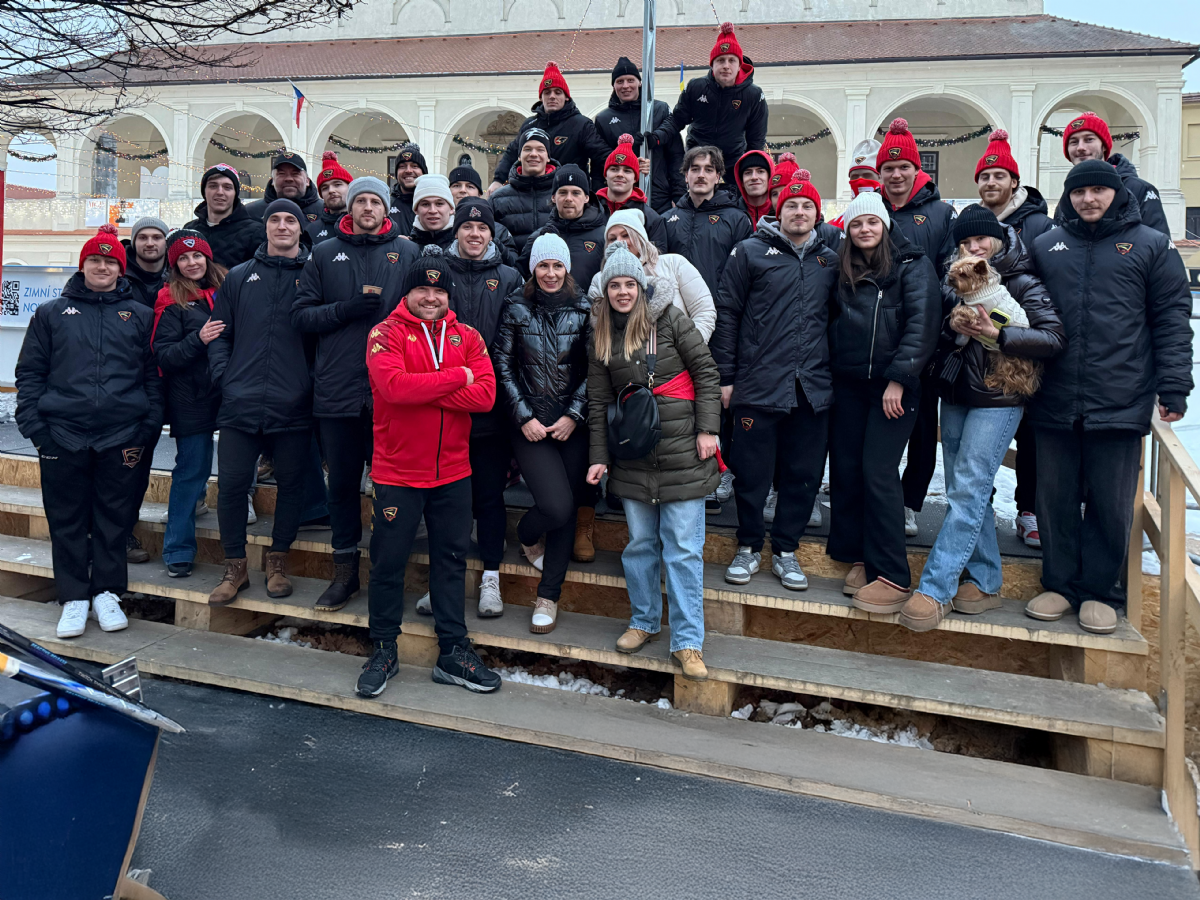 Hráči si užili společné bruslení s dětmi na prostějovském náměstí