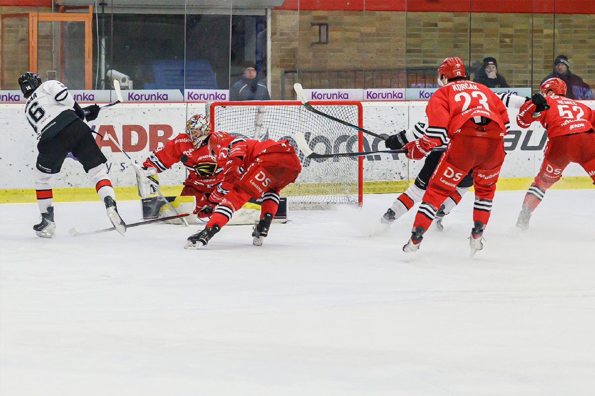 Jestřábi dál neporaženi! Proti třetímu Znojmu vydřeli výhru 2:1