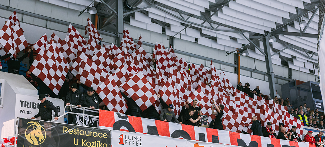 Druh� z�pas fin�le je tady. Jest��bi cht�j� srovnat krok a vr�tit s�rii na za��tek